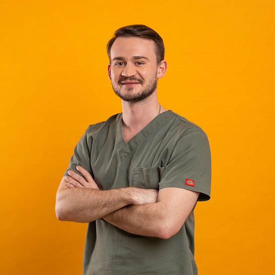 Хирург Максим Тулинов